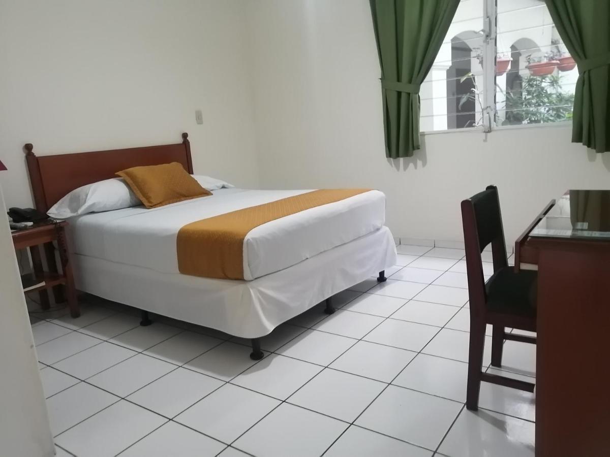 Hotel Villa Serena San Benito 圣萨尔瓦多 外观 照片