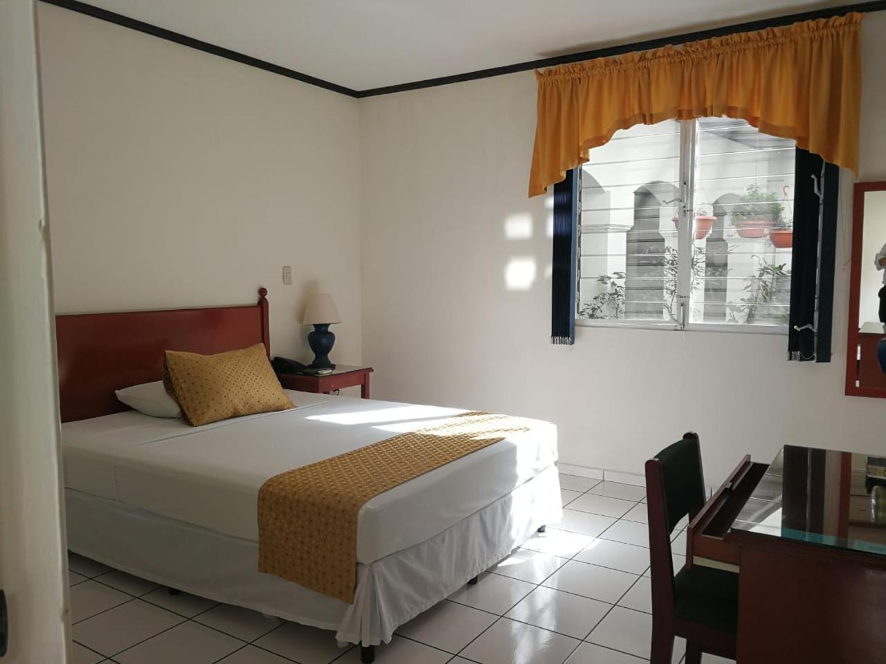 Hotel Villa Serena San Benito 圣萨尔瓦多 外观 照片